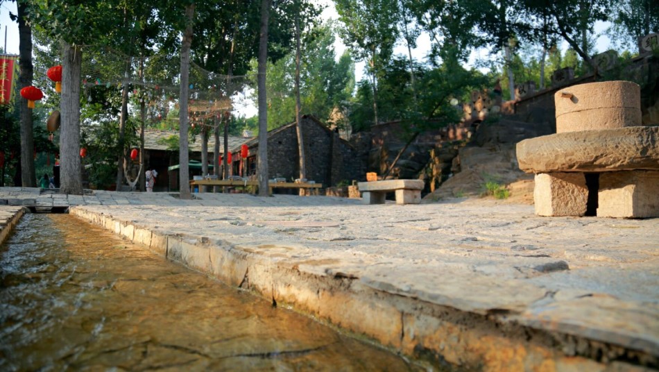 兰陵压油沟风景区灯海艺术展媒体采风行