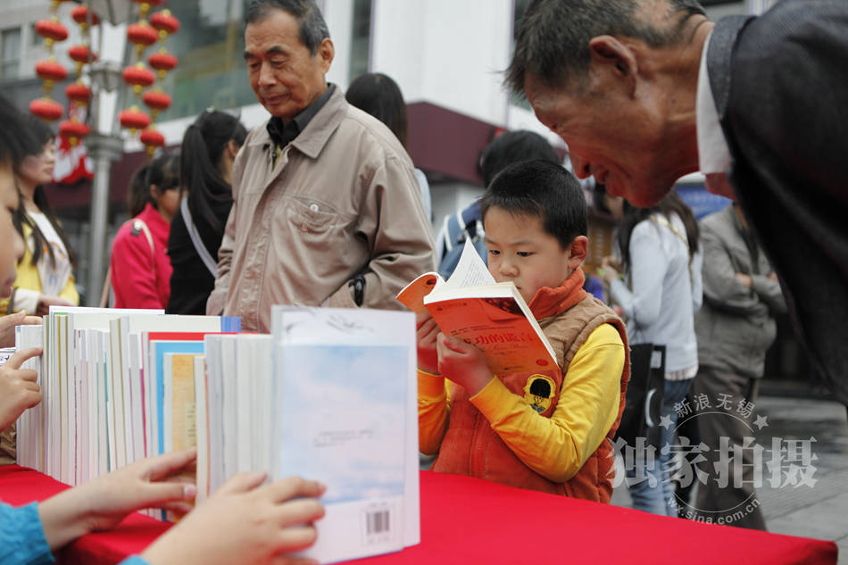 形容读书认真投入的词语-形容用心读书的词语