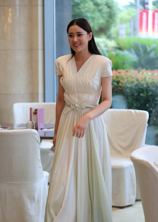 婚纱胸围_婚纱情侣头像(2)