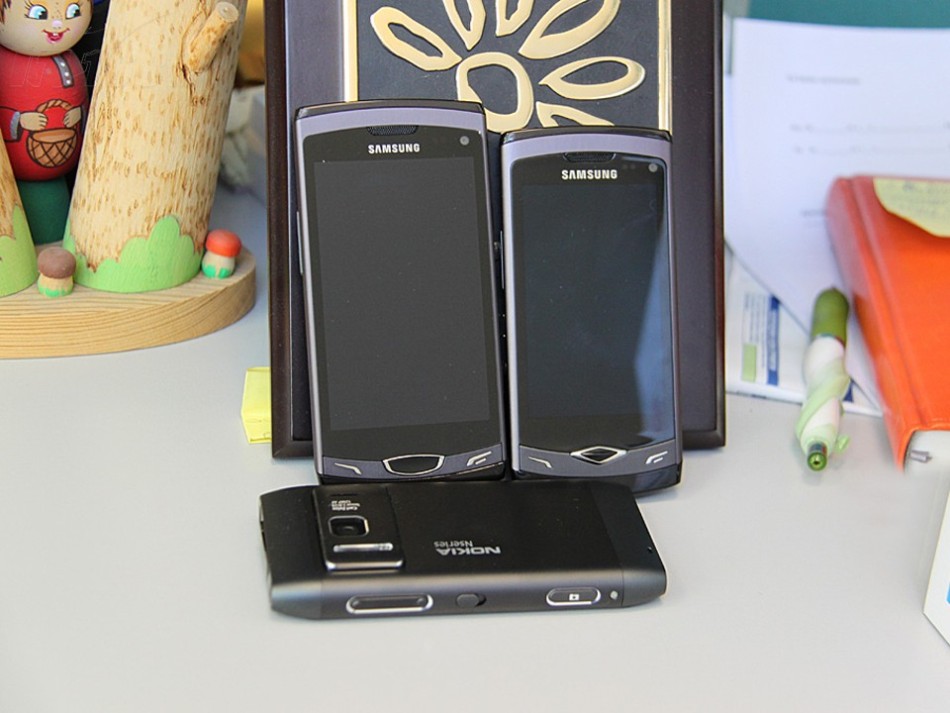 三星 s8530新闻图集