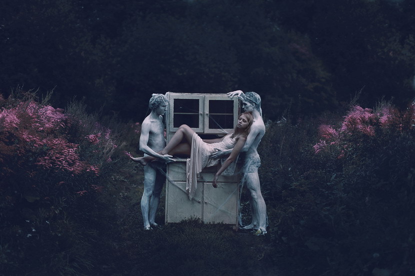 美得不带烟火气 迷蒙清新却略带凄凉的环境人