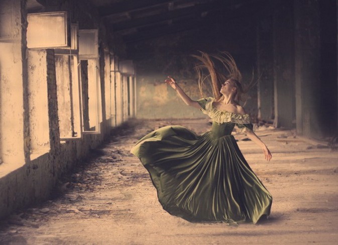 美得不带烟火气 迷蒙清新却略带凄凉的环境人