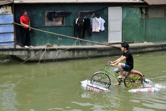 揭秘中国“草根”发明家：农民制造飞机潜艇