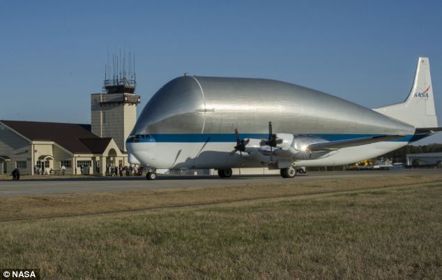 美宇航局研制超大飞机:翼展48米似巨鲸飞行