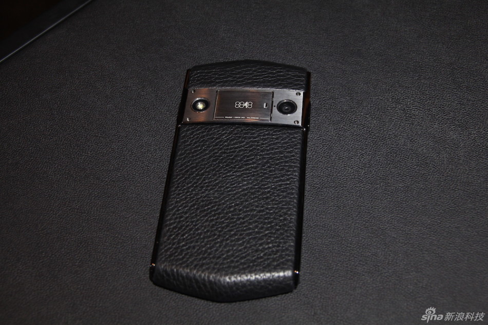 王石代言售价一万 8848钛金手机现场实拍 - 科