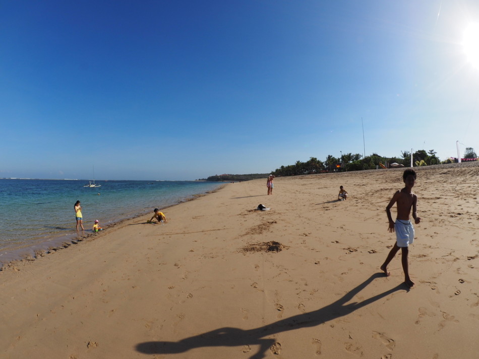 借鉴绘画的色彩搭配 22岁少年拍出超现实世界