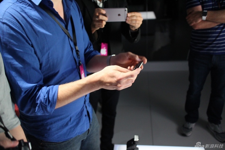 除手机产品外，此次苹果一口气还推出了二代Apple TV、iPad Pro在内的多款产品，下面我们就来看看本站编辑郭晓光从前方发来的多款产品现场实拍图。