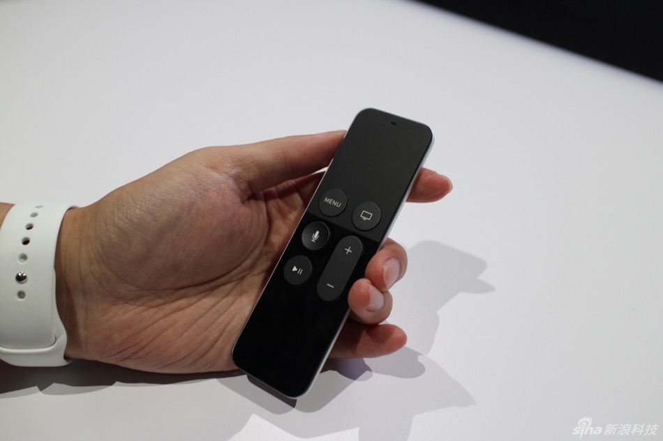 除手机产品外，此次苹果一口气还推出了二代Apple TV、iPad Pro在内的多款产品，下面我们就来看看本站编辑郭晓光从前方发来的多款产品现场实拍图。