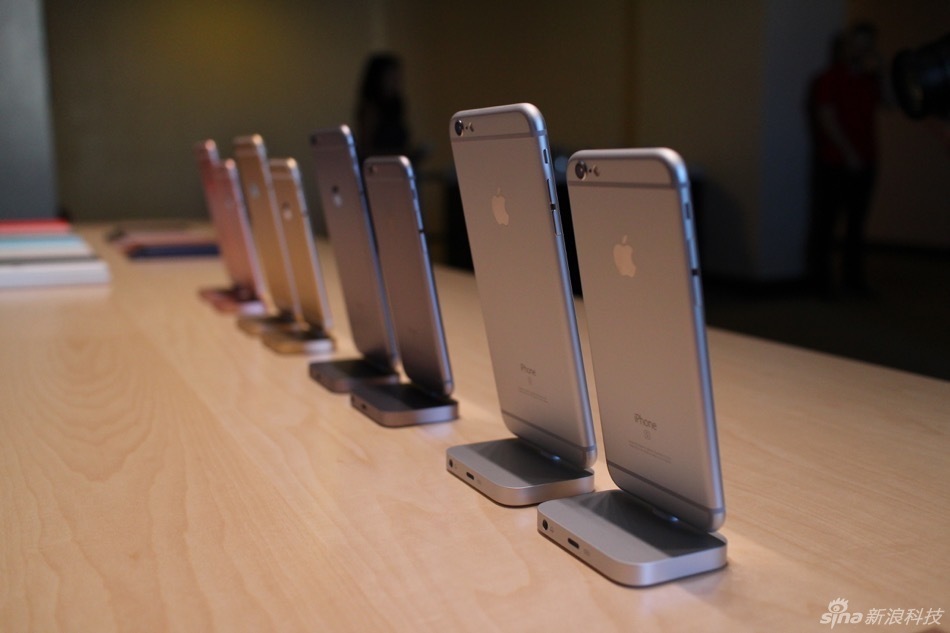 除手机产品外，此次苹果一口气还推出了二代Apple TV、iPad Pro在内的多款产品，下面我们就来看看本站编辑郭晓光从前方发来的多款产品现场实拍图。