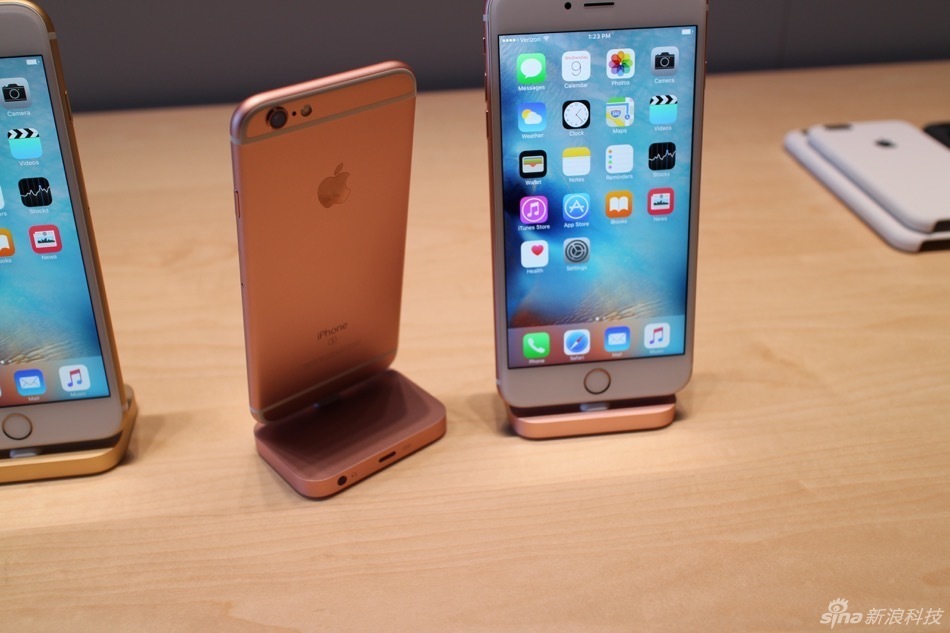 除手机产品外，此次苹果一口气还推出了二代Apple TV、iPad Pro在内的多款产品，下面我们就来看看本站编辑郭晓光从前方发来的多款产品现场实拍图。