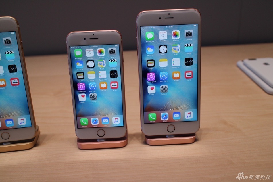 除手机产品外，此次苹果一口气还推出了二代Apple TV、iPad Pro在内的多款产品，下面我们就来看看本站编辑郭晓光从前方发来的多款产品现场实拍图。