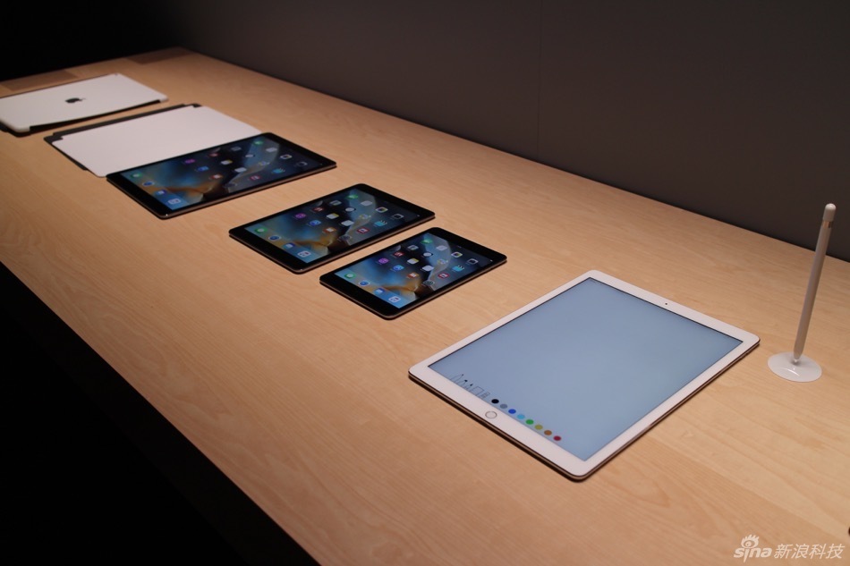 除手机产品外，此次苹果一口气还推出了二代Apple TV、iPad Pro在内的多款产品，下面我们就来看看本站编辑郭晓光从前方发来的多款产品现场实拍图。