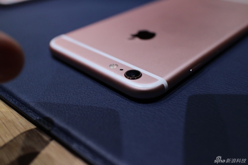 除手机产品外，此次苹果一口气还推出了二代Apple TV、iPad Pro在内的多款产品，下面我们就来看看本站编辑郭晓光从前方发来的多款产品现场实拍图。