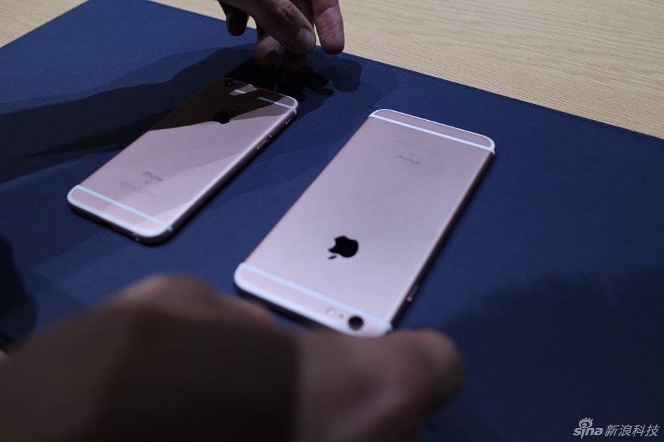 除手机产品外，此次苹果一口气还推出了二代Apple TV、iPad Pro在内的多款产品，下面我们就来看看本站编辑郭晓光从前方发来的多款产品现场实拍图。