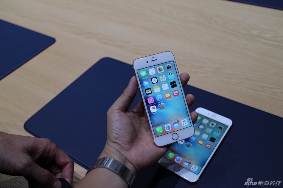 除手机产品外，此次苹果一口气还推出了二代Apple TV、iPad Pro在内的多款产品，下面我们就来看看本站编辑郭晓光从前方发来的多款产品现场实拍图。