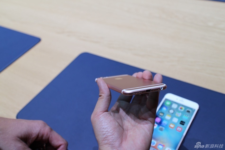 除手机产品外，此次苹果一口气还推出了二代Apple TV、iPad Pro在内的多款产品，下面我们就来看看本站编辑郭晓光从前方发来的多款产品现场实拍图。