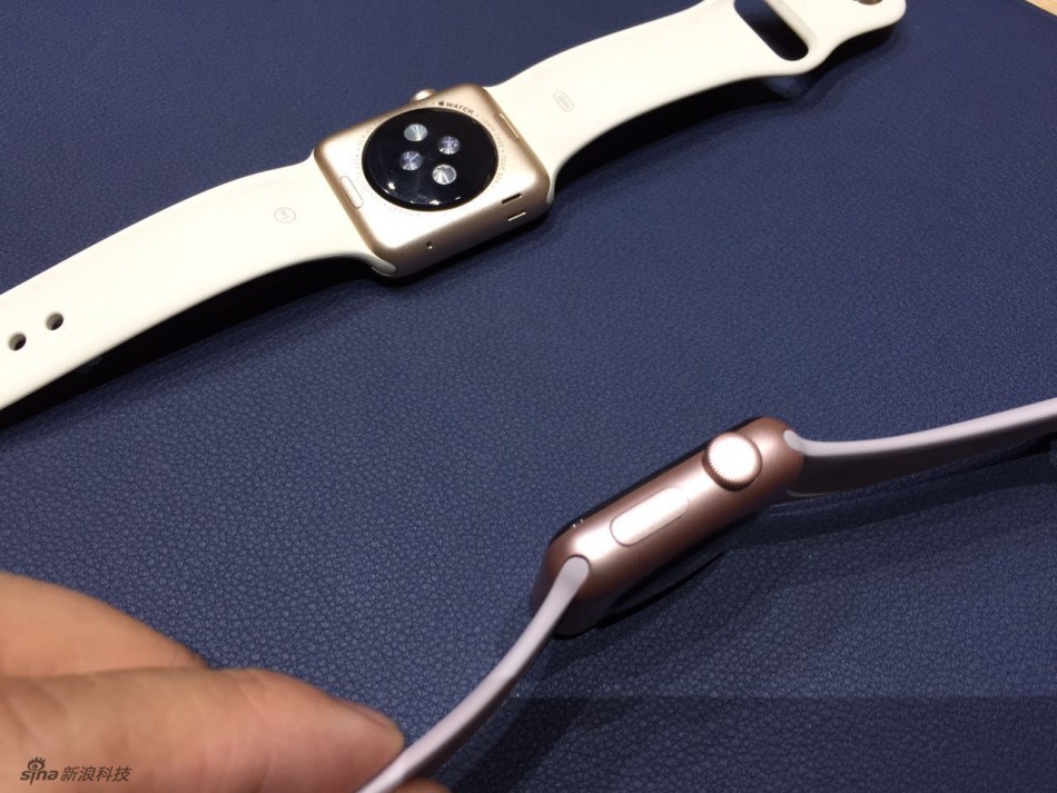 苹果推出了多个新版本的Apple Watch，包括新增配色、爱马仕版的皮制表带，以及多种颜色的表带。
