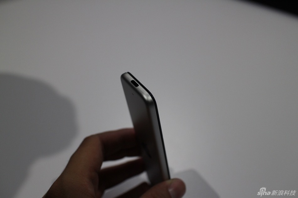 苹果推出新版Apple TV。拥有两个版本，32GB版本售价149美元，64GB售价199美元。无论如何，我们先近距离体验一下。