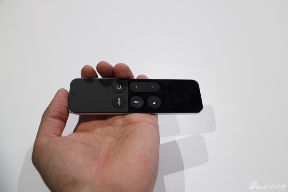 苹果推出新版Apple TV。拥有两个版本，32GB版本售价149美元，64GB售价199美元。无论如何，我们先近距离体验一下。
