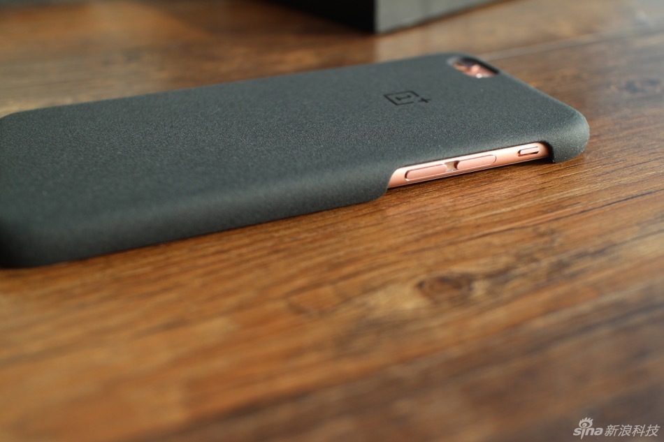 一加制造iPhone手机壳实拍 - 科技前沿 - 紫呜网