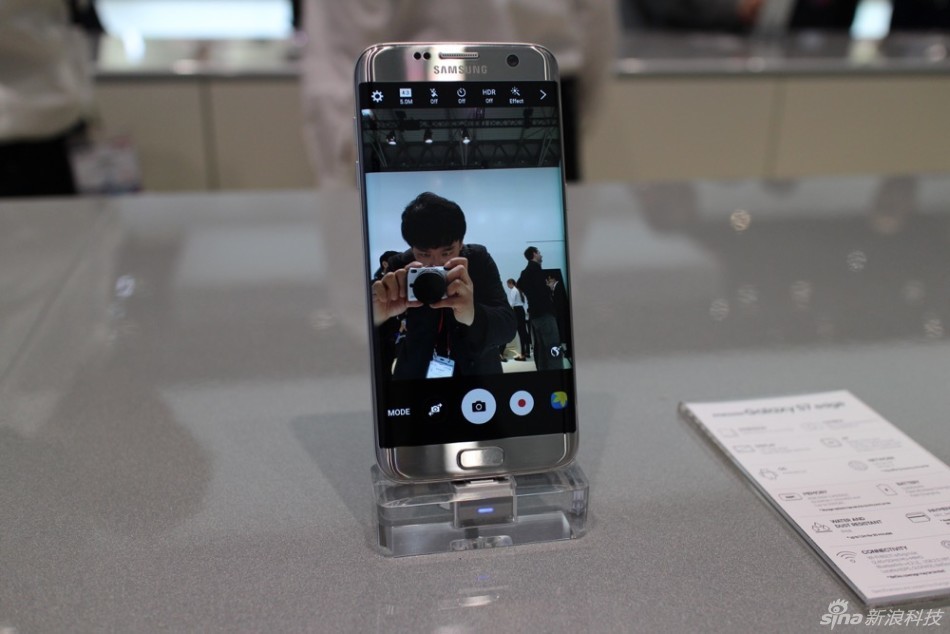 MWC2016现场照:三星S7 edge实拍高清图赏 被赞最美手机