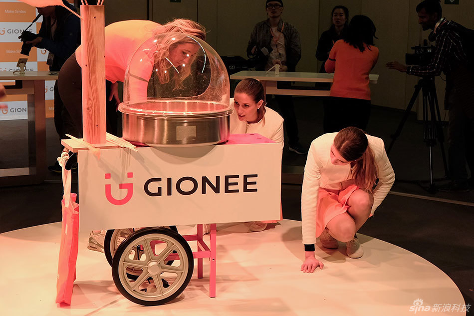 MWC 2016 Showgirl 妹子喂你吃棉花糖