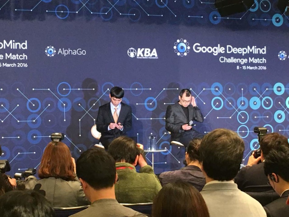 3月15日，谷歌AlphaGo与韩国棋手李世石的最后一场较量在首尔四季酒店展开。