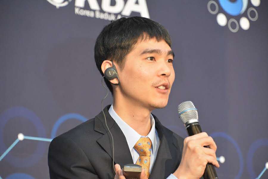 3月15日，谷歌AlphaGo与韩国棋手李世石的最后一场较量在首尔四季酒店展开。