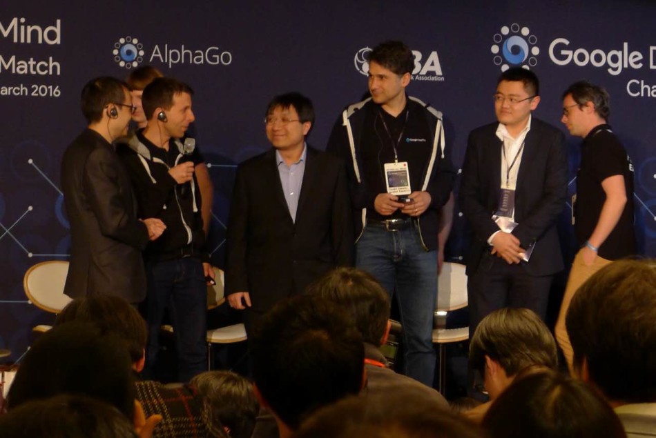 3月15日，谷歌AlphaGo与韩国棋手李世石的最后一场较量在首尔四季酒店展开。