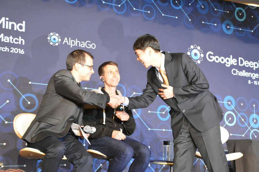 3月15日，谷歌AlphaGo与韩国棋手李世石的最后一场较量在首尔四季酒店展开。