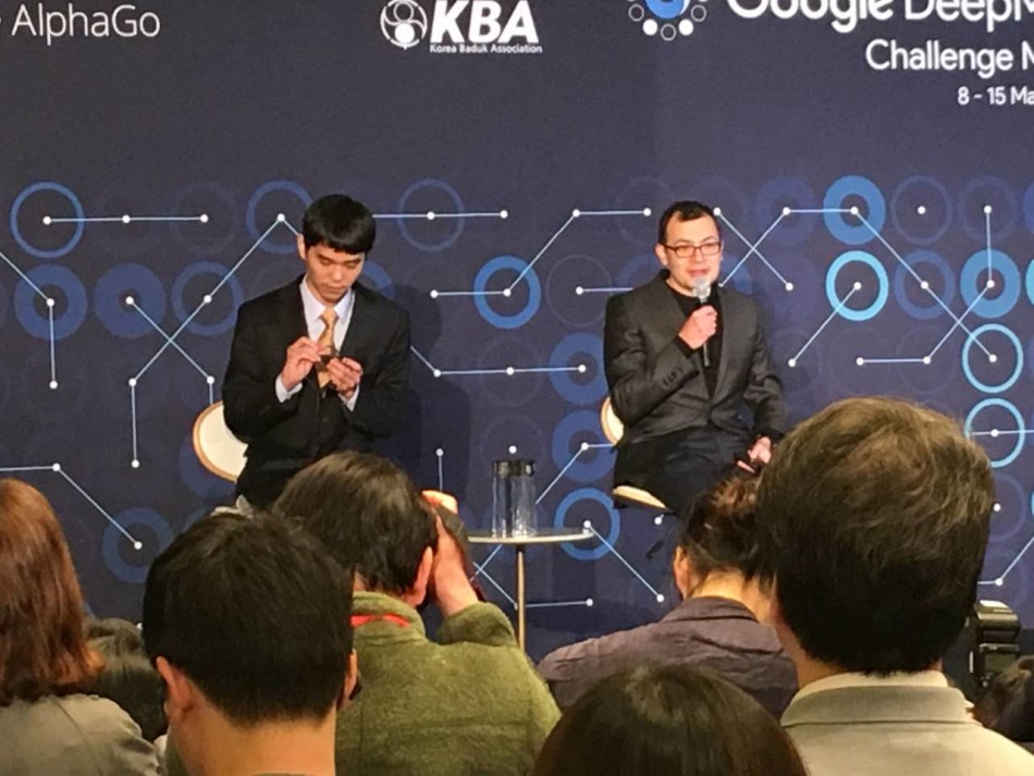 3月15日，谷歌AlphaGo与韩国棋手李世石的最后一场较量在首尔四季酒店展开。