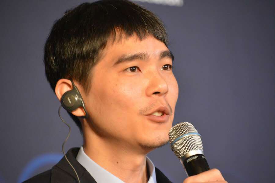 3月15日，谷歌AlphaGo与韩国棋手李世石的最后一场较量在首尔四季酒店展开。