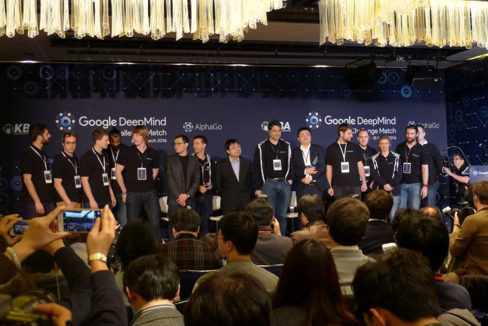 3月15日，谷歌AlphaGo与韩国棋手李世石的最后一场较量在首尔四季酒店展开。