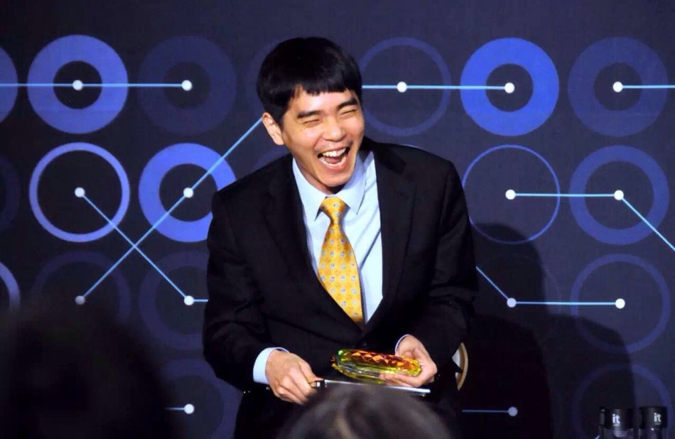 3月15日，谷歌AlphaGo与韩国棋手李世石的最后一场较量在首尔四季酒店展开。