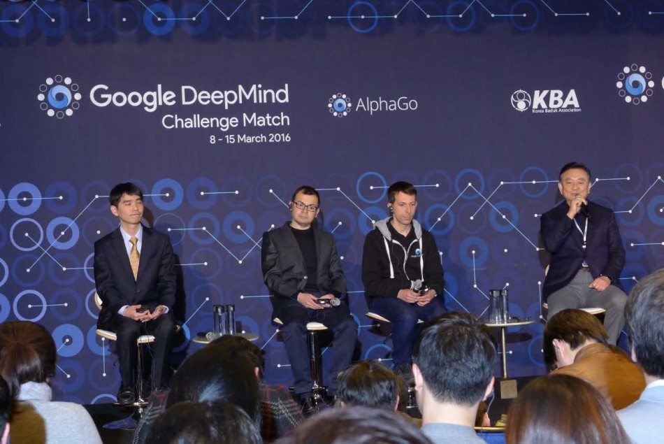 3月15日，谷歌AlphaGo与韩国棋手李世石的最后一场较量在首尔四季酒店展开。