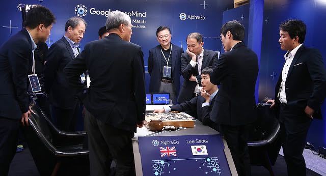 3月15日，谷歌AlphaGo与韩国棋手李世石的最后一场较量在首尔四季酒店展开。