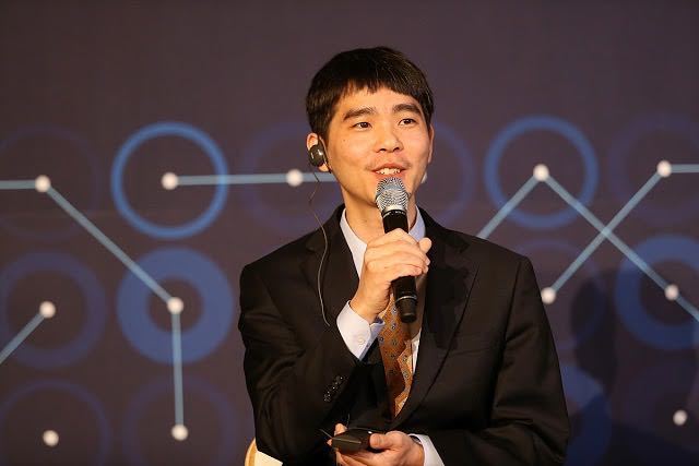 3月15日，谷歌AlphaGo与韩国棋手李世石的最后一场较量在首尔四季酒店展开。