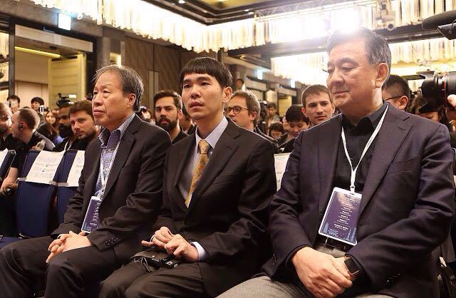 3月15日，谷歌AlphaGo与韩国棋手李世石的最后一场较量在首尔四季酒店展开。