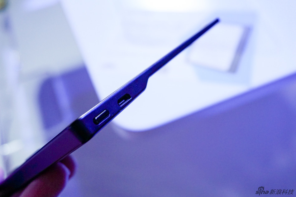 亚马逊Kindle Oasis实拍:超薄机身续航提升 - 科