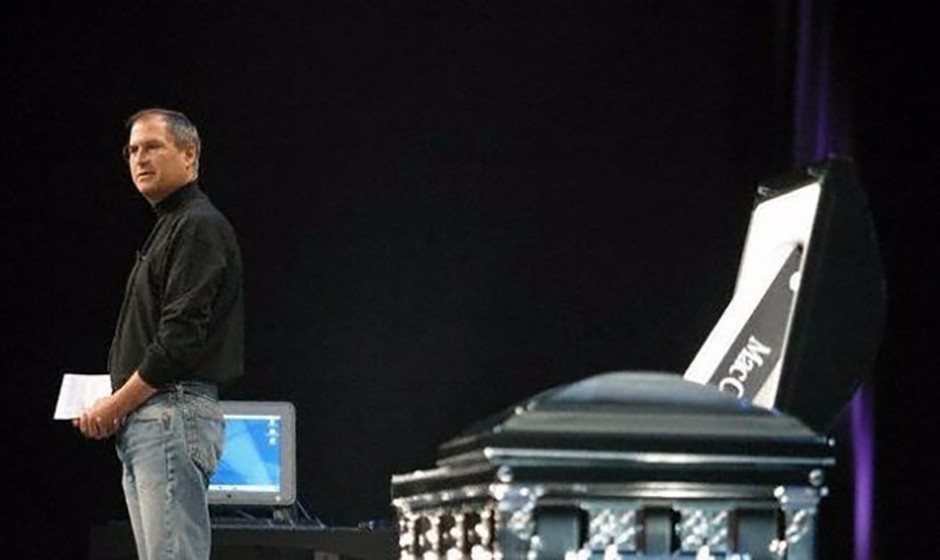 2002年，推出了Sherlock3、Rendezvous、Quartz Extreme和通讯薄，并发布OS X 10.2 Jaguar，与会者人手一份。乔布斯举行了模拟葬礼，人们向OS 9道别。