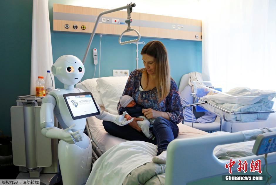 比利时医院任用机器人新员工:与新生儿握手 - 