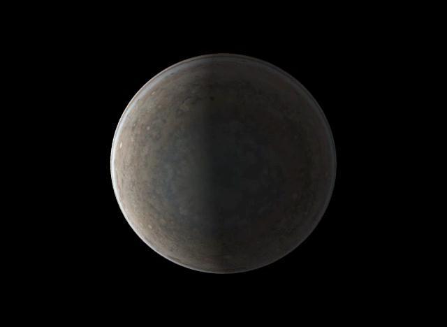 这段动画模拟了朱诺在其中一段轨道上看到的木星图像，它在每段轨道上需要运行两周时间。（视频中的表观速度在最靠近木星时有所减缓）。