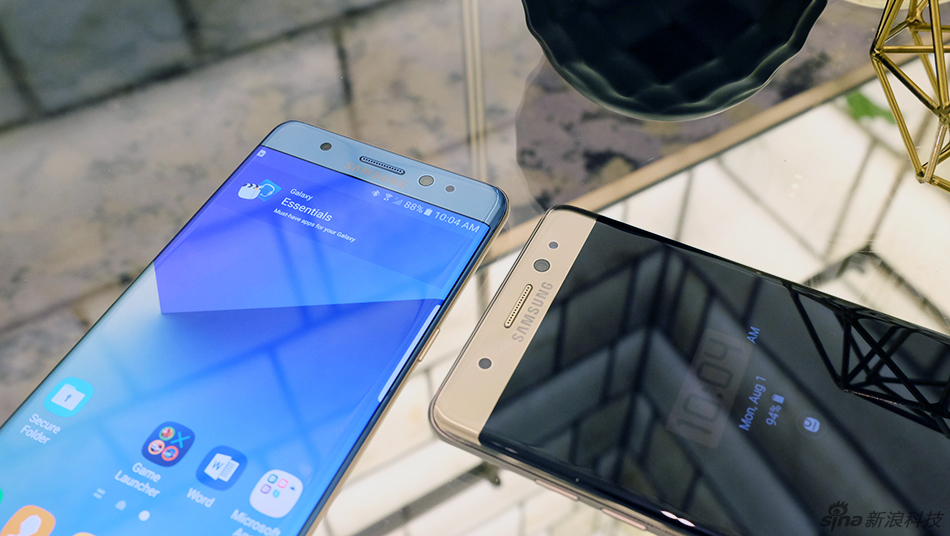 今年三星尝试在名字上与对手齐平，“Note 6”凭空长了一轮变成“Note 7”。