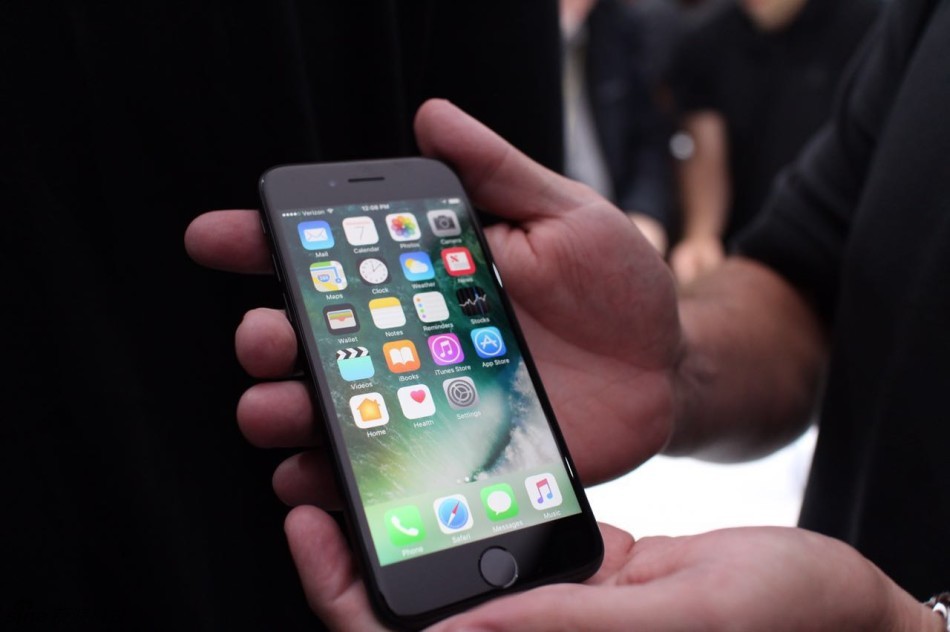 新浪科技前方记者第一时间上手iPhone 7