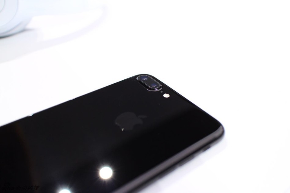 新浪科技前方记者第一时间上手iPhone 7