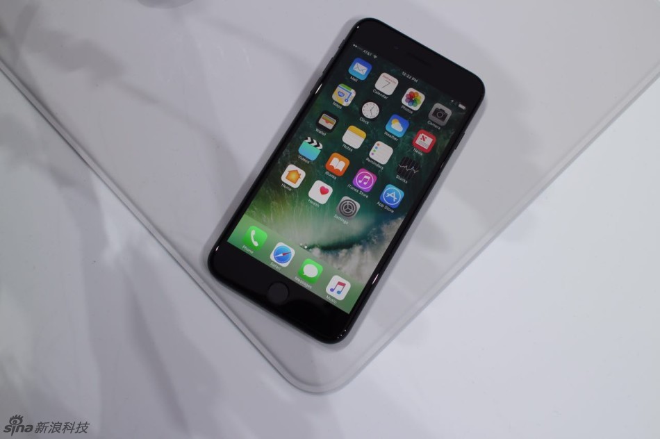 新浪科技前方记者第一时间上手iPhone 7