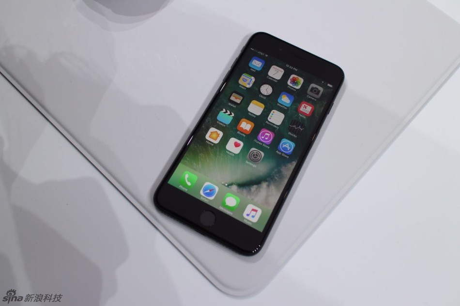 新浪科技前方记者第一时间上手iPhone 7