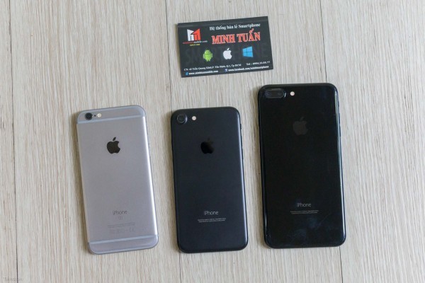 蘋果iPhone 7/7 Plus真機上手測試 啞光黑和亮黑色劃痕對比照