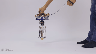 迪斯尼研制首款锂电池单足蹦跳机器人