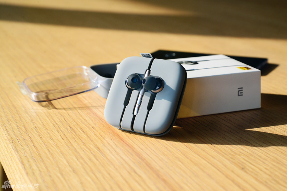 小米圈铁耳机Pro开箱图赏 我们先来看颜值_科技_中证网